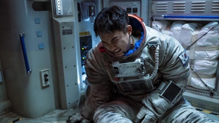 The list of stellar casts lead by Do Kyungsoo did amazingly well in portraying prominent roles while delivering mixed emotions throughout the movie.